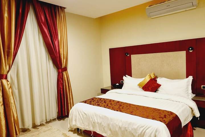 Room 10 of 37