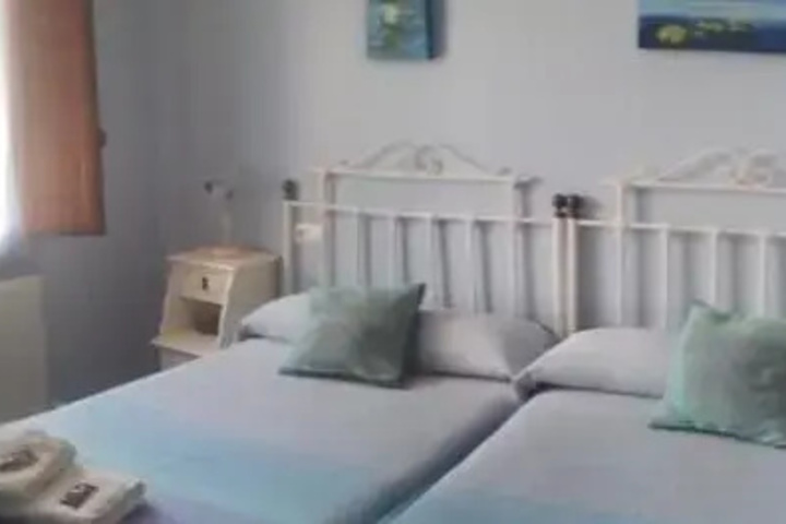 Room 6 of 12