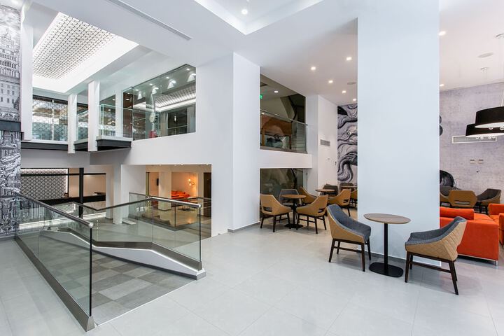 Entrance & Lobby