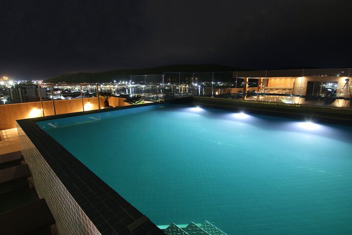 Pool 18 of 28