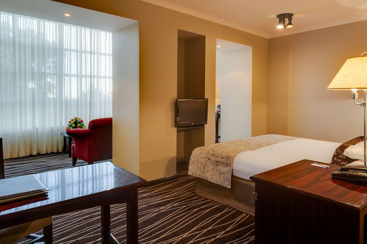 Room 28 of 82