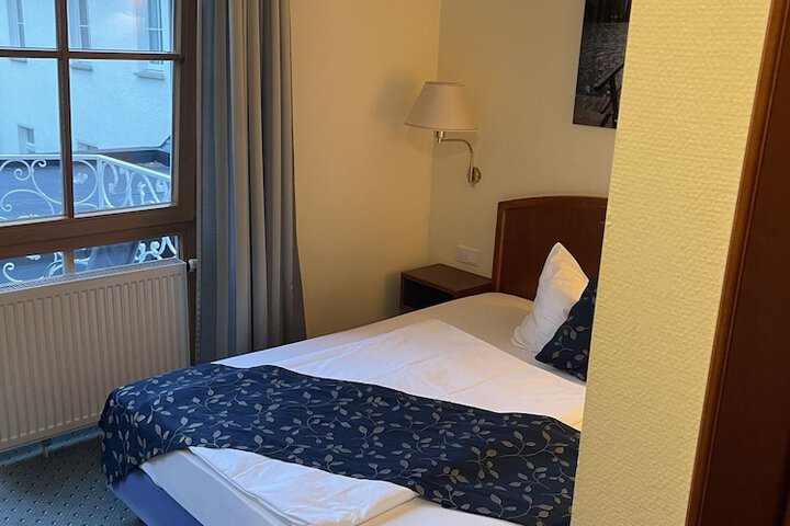 Room 15 of 90