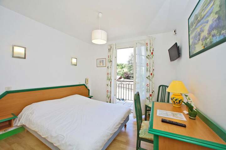 Room 4 of 18