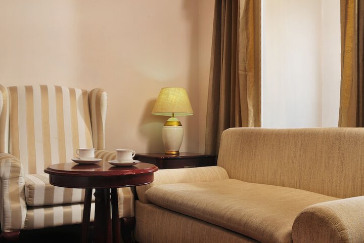 Room 8 of 24