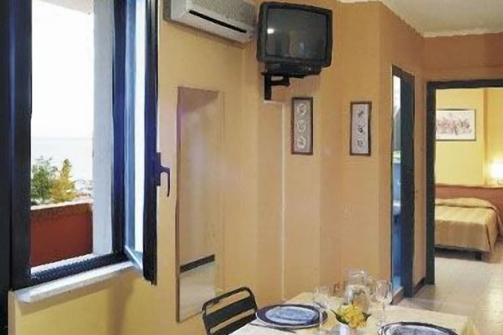 Room 6 of 31