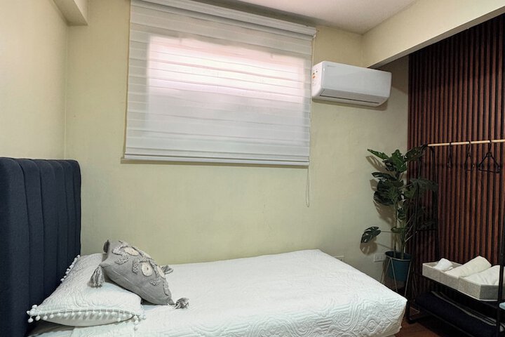 Room 52 of 73