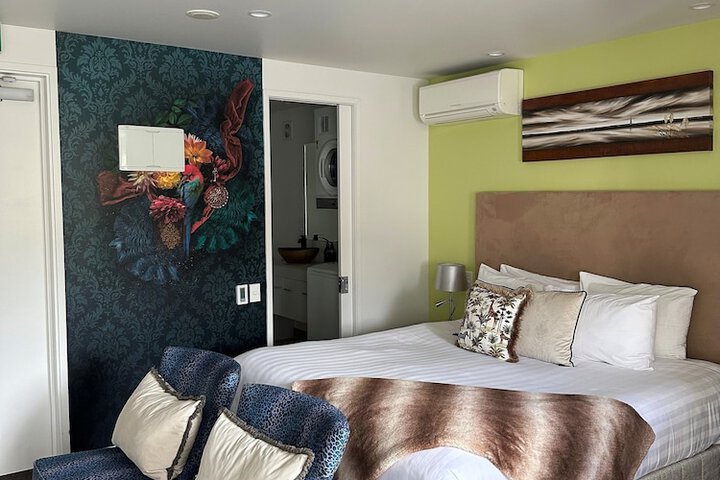 Room 7 of 77