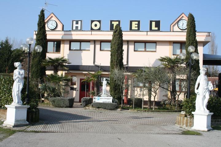 Hotel 43 of 45