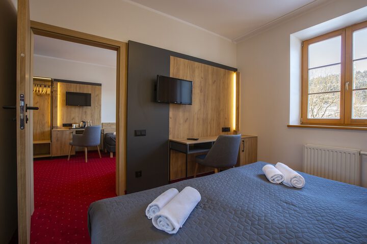 Room 32 of 49