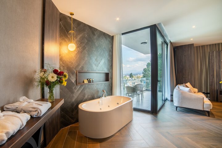 Room 21 of 38
