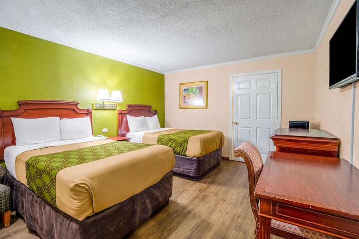 2 Double Beds (5 of 6)