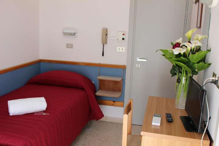 Room 16 of 46