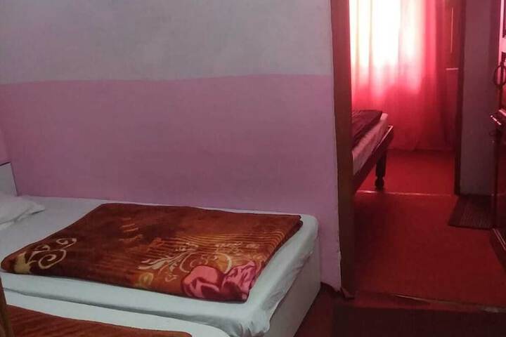 Room 2 of 28