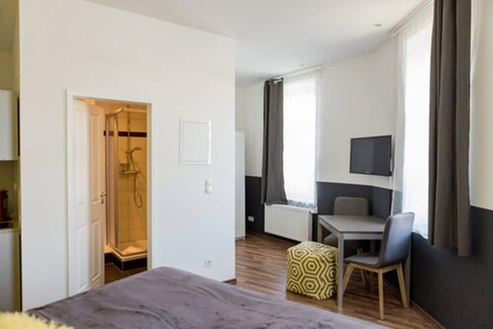 Room 20 of 77