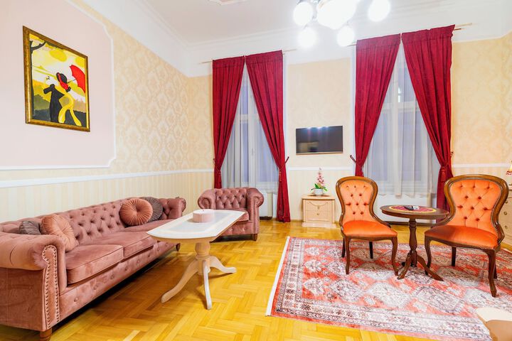 Room 32 of 83