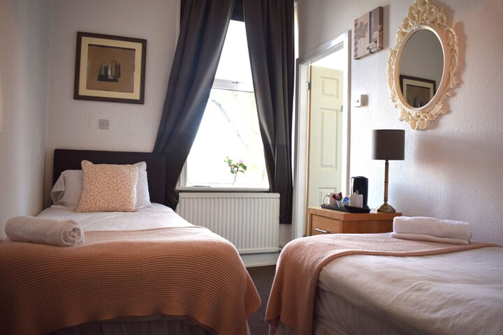 Room 13 of 34
