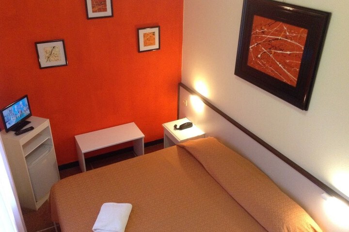 Room 11 of 65