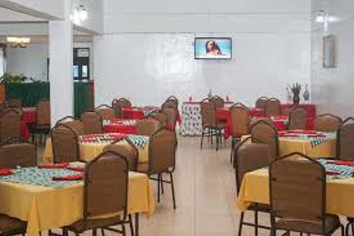 Dining 9 of 12