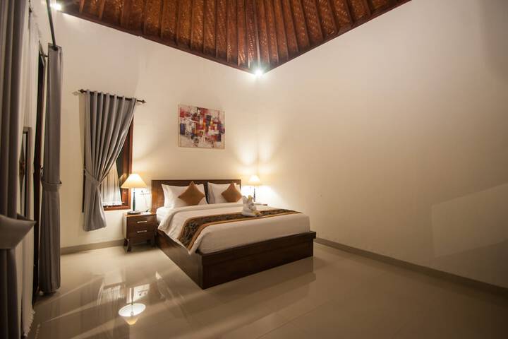 Room 3 of 52