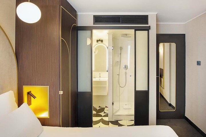 Room 47 of 103
