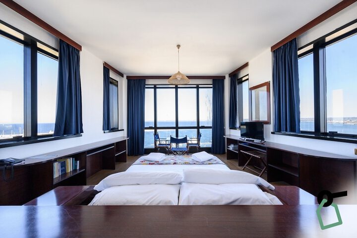 Room 8 of 47