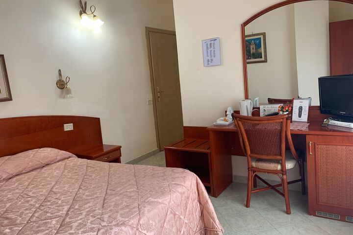 Room 16 of 34