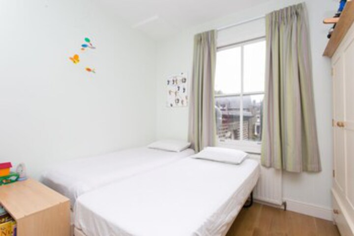 Room 10 of 13