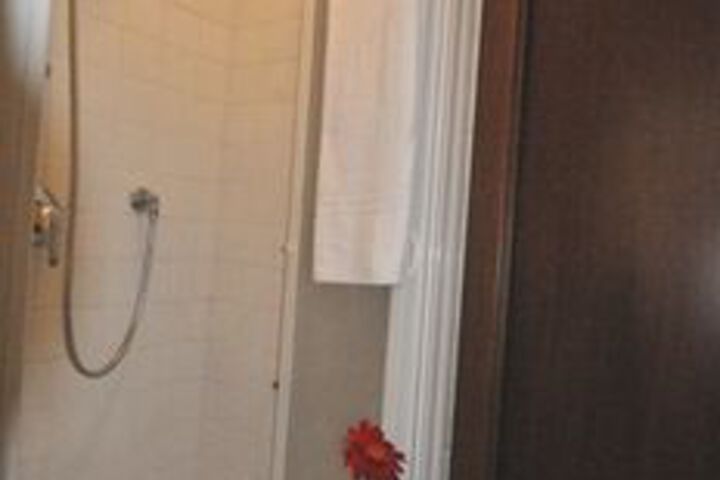 Room 4 of 24