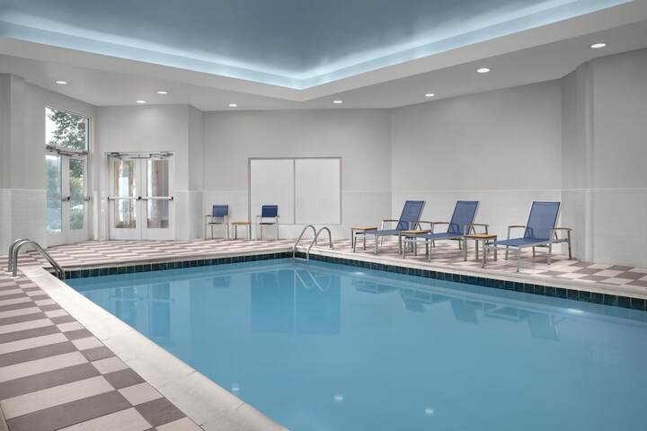 Hotel Pool