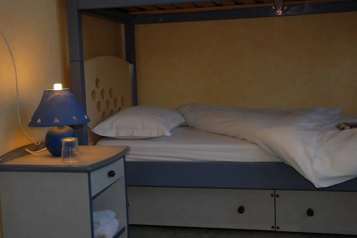 Room 4 of 12