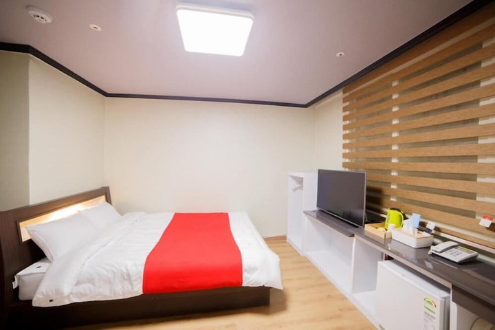 Room 34 of 64