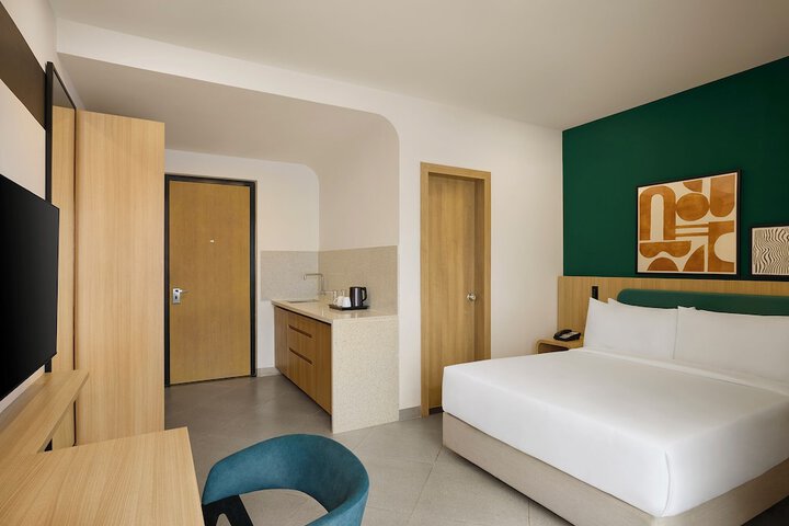 Room 13 of 25
