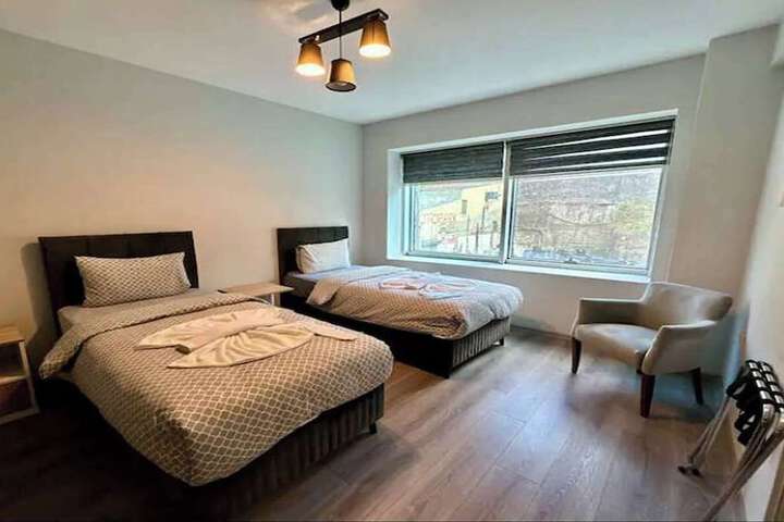 Room 9 of 37