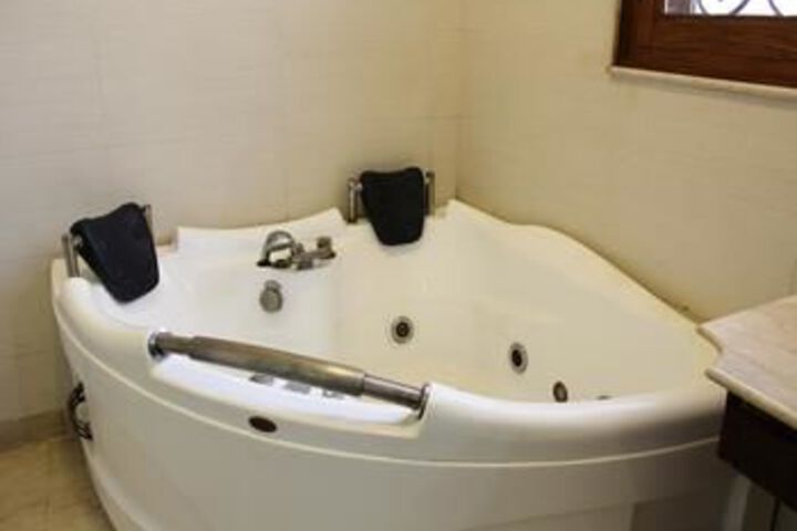 Hot Tub 19 of 27