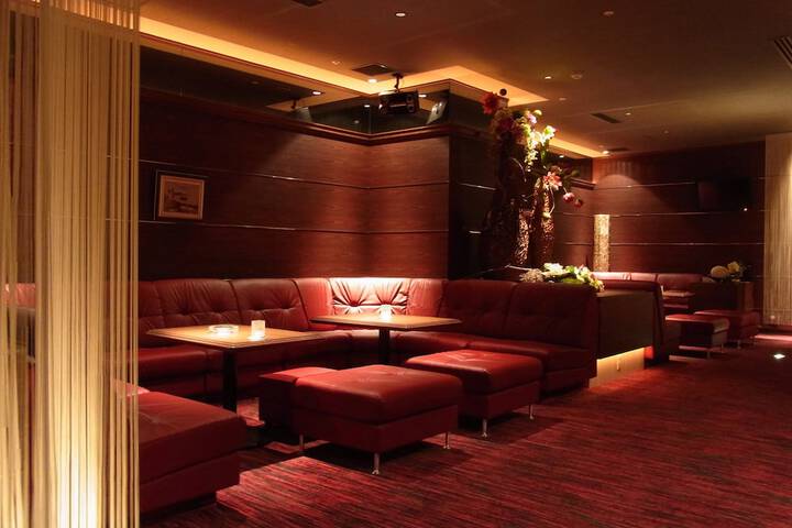 Lounge 22 of 27
