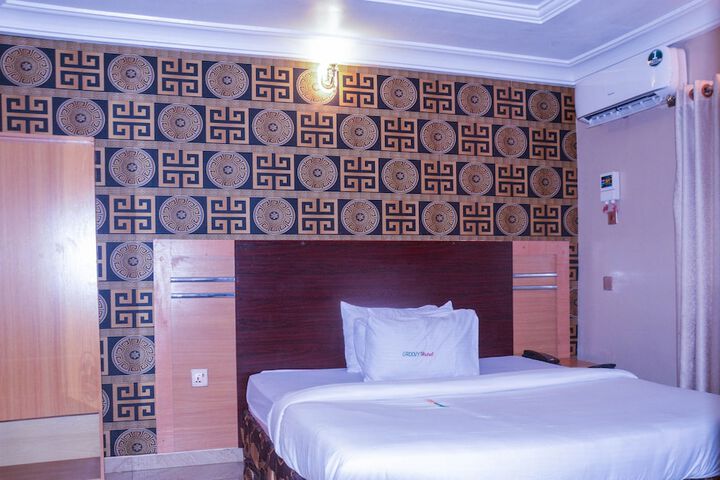 Room 9 of 30