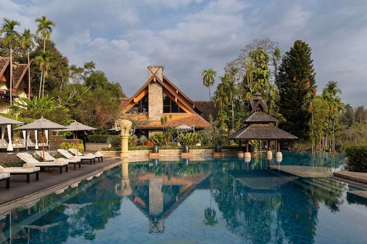 Hotel with Pool