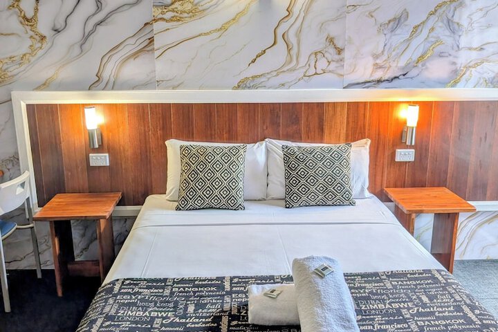 Room 5 of 32