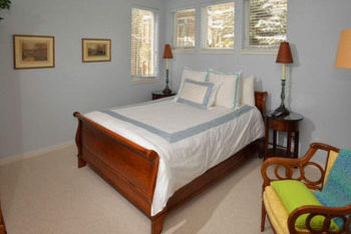 Room 10 of 32
