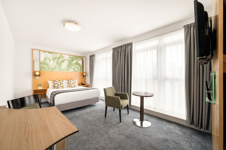 Room 27 of 115