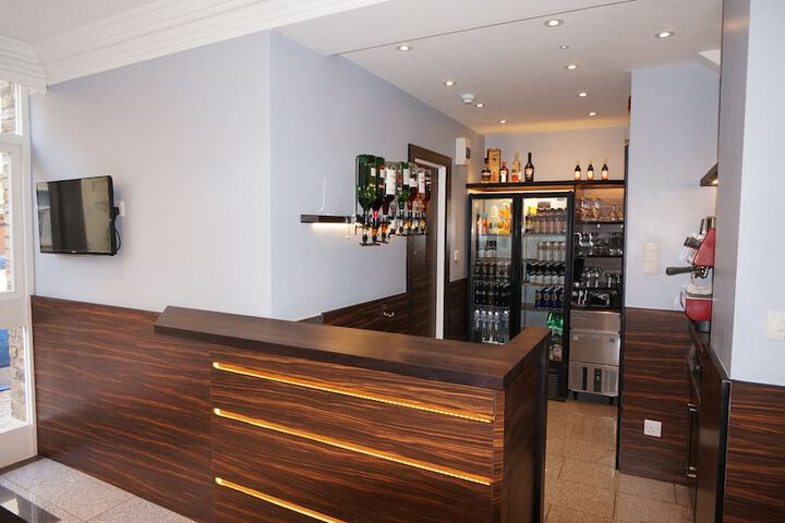 Lounge 56 of 67