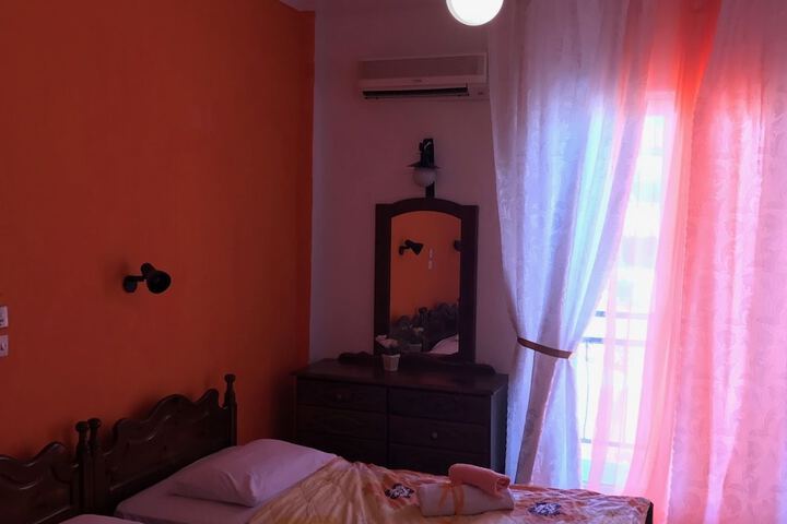 Room 7 of 42