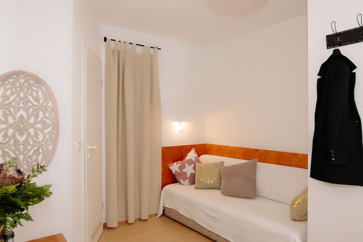 Room 9 of 36