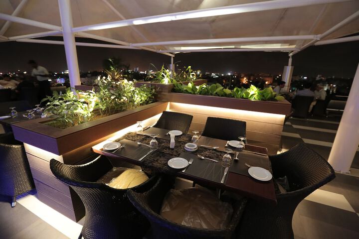 Dining 28 of 43