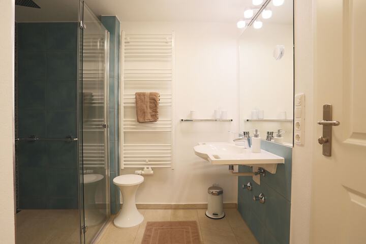 Room 28 of 47