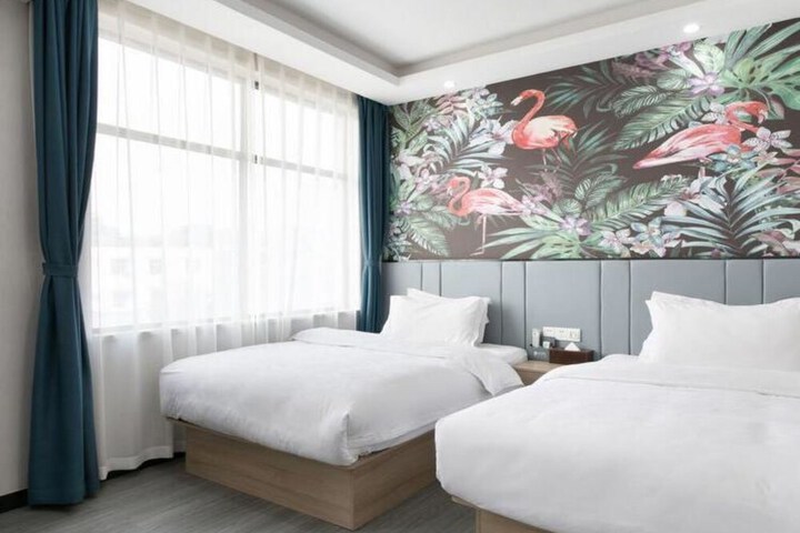 Room 4 of 18