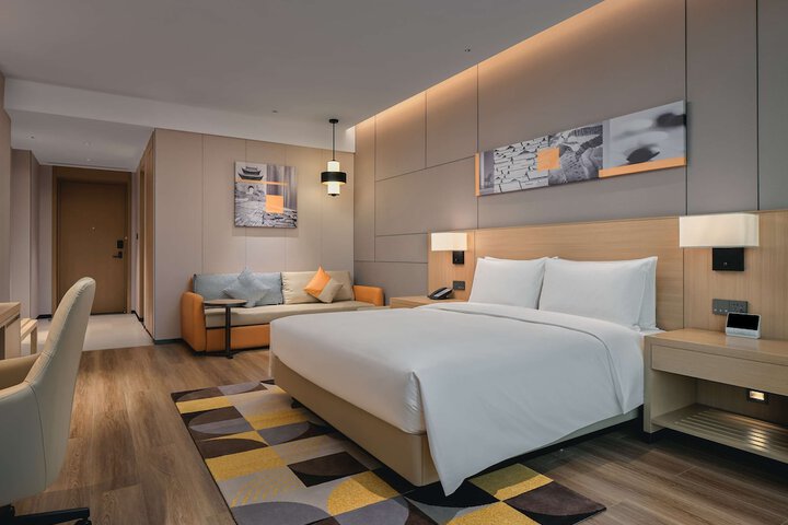 Room 10 of 50