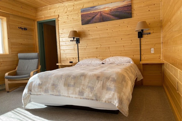 Room 6 of 28