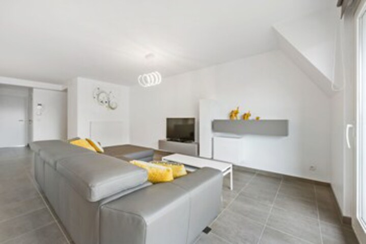 Room 6 of 16