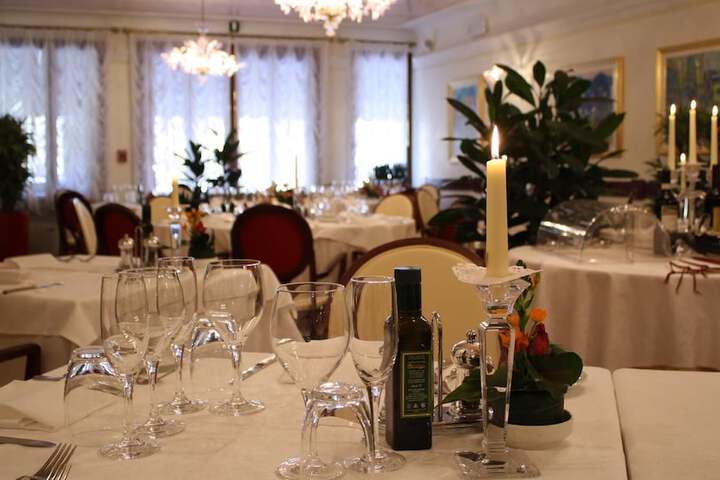 Dining 36 of 73